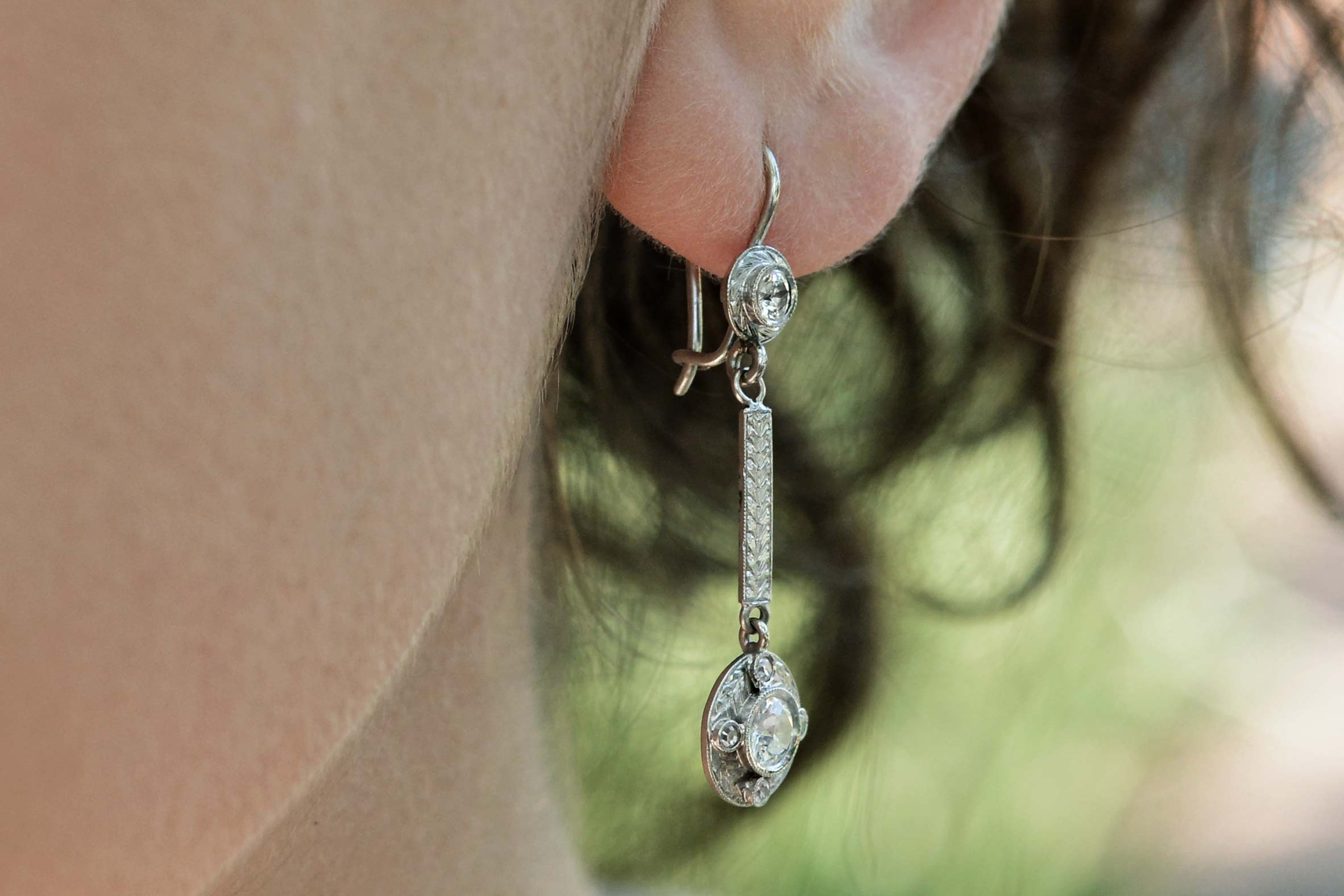 Art Deco 0.65 Carat Diamond Engraved Drop Earrings